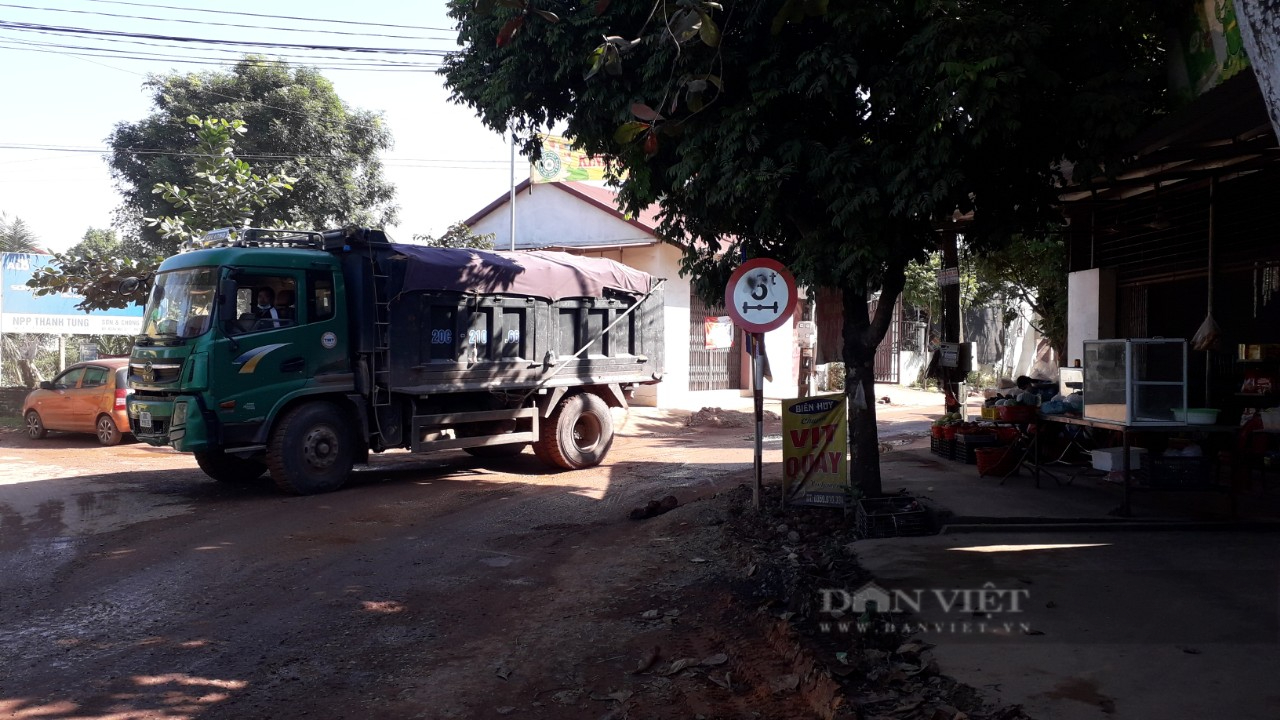 Thái Nguyên: Đường bê tông bị xe tải chở đất cày nát, ngành chức năng nói gì? - Ảnh 7.