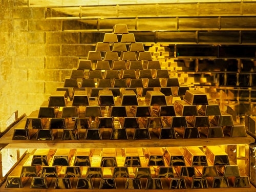 Giá vàng hôm nay 17/11: Giá vàng còn nhảy vọt, SJC áp sát ngưỡng 62 triệu đồng/lượng - Ảnh 1.