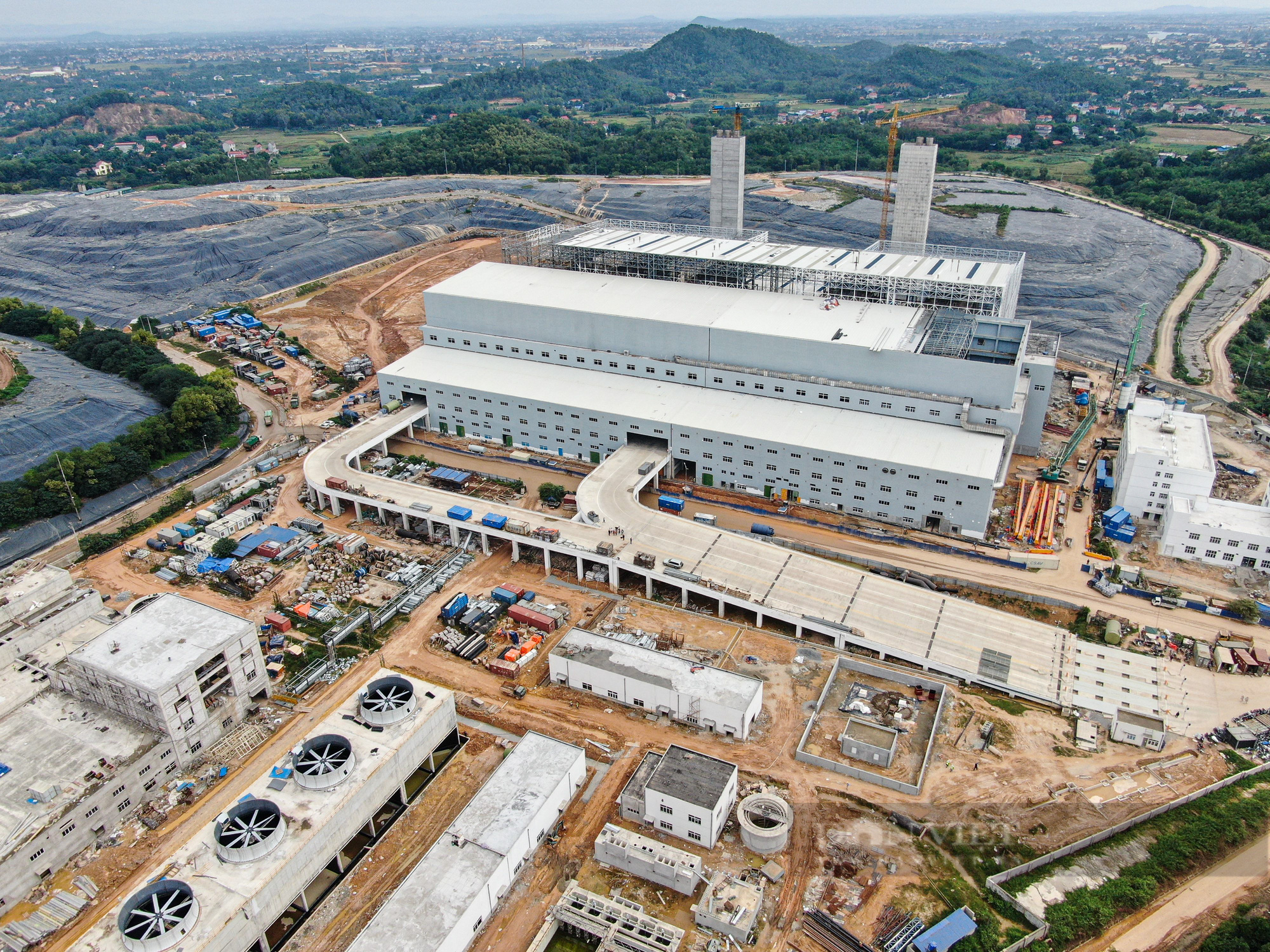 Cận cảnh nhà máy điện rác Sóc Sơn 7.000 tỷ đồng đang chậm tiến độ - Ảnh 11.