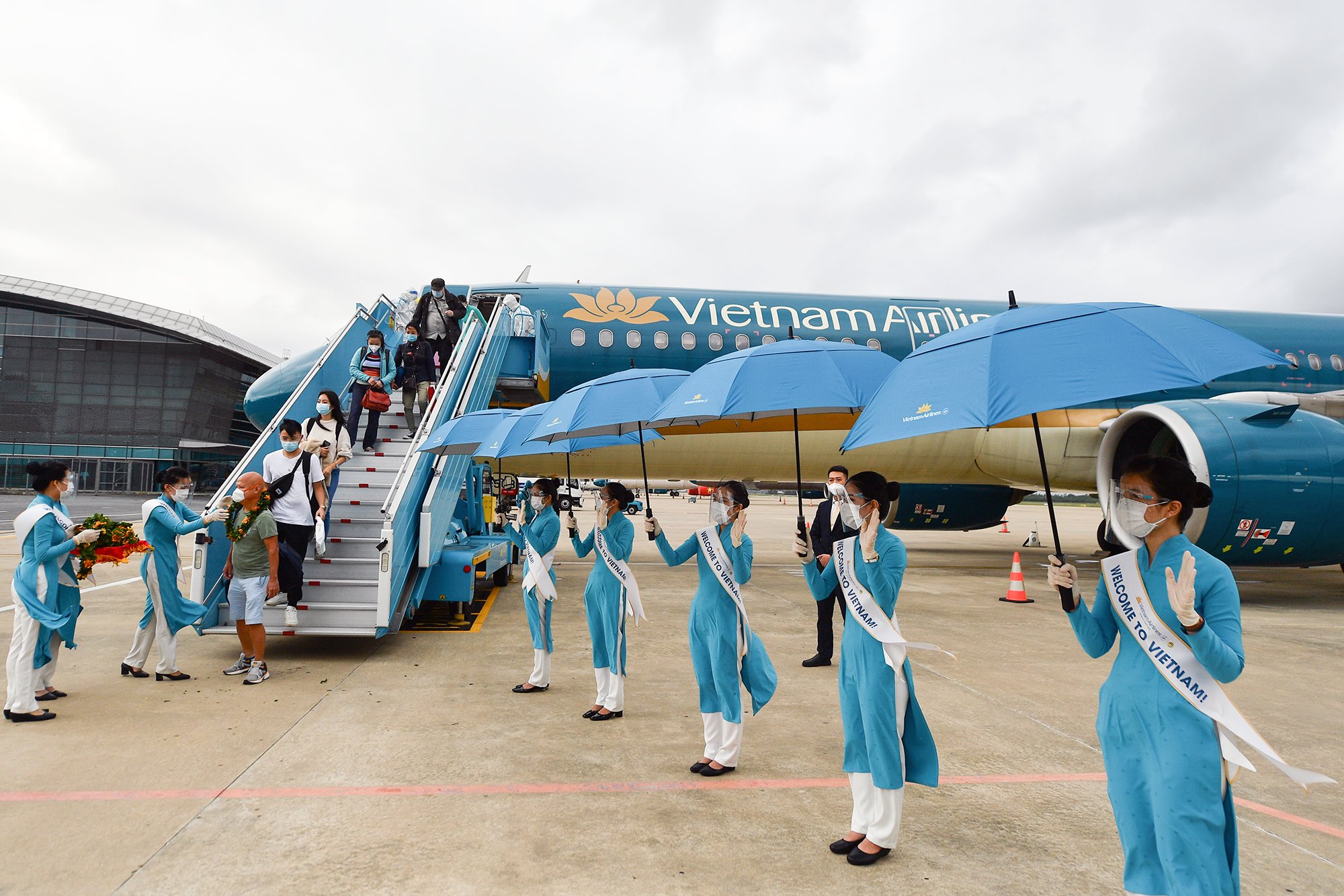 Chuyến bay quốc tế đầu tiên thí điểm chở khách quốc tế tới Đà Nẵng - Ảnh 1.