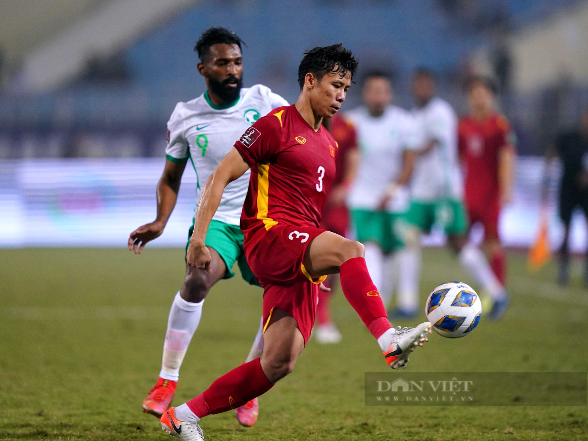 Chùm ảnh tuyển Việt Nam thi đấu lăn xả trước đội tuyển Ả Rập Xê Út - Ảnh 6.