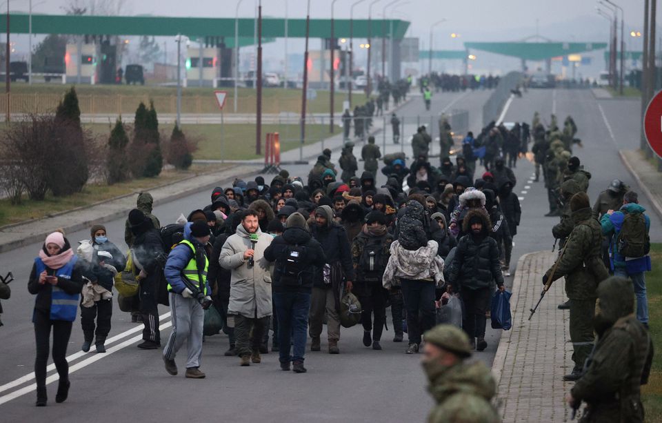 Ba Lan bắn vòi rồng vào người di cư, khủng hoảng châm ngòi căng thẳng Đông – Tây - Ảnh 2.