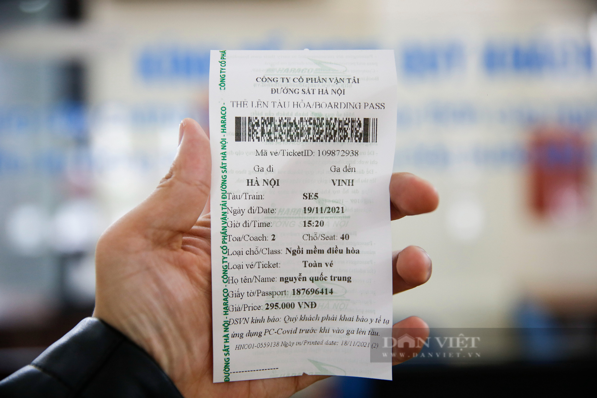 Giá vé tàu Tết giảm mạnh, ga Hà Nội lác đác người đến mua trực tiếp - Ảnh 5.