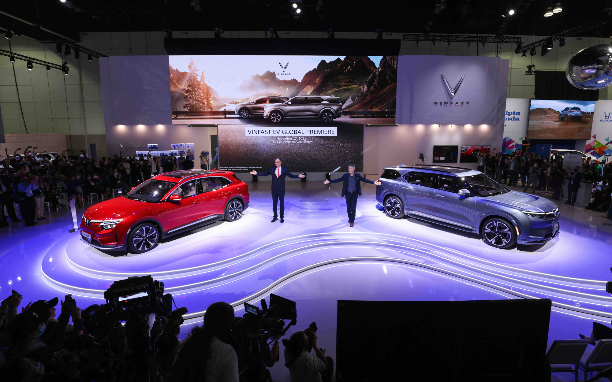 VinFast ra mắt thương hiệu xe điện tại Los Angeles Auto Show 2021 - Ảnh 2.