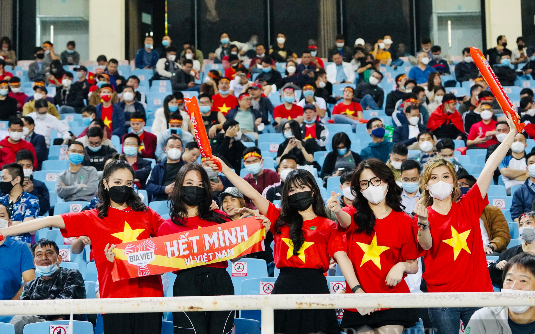 Hà Nội: Nam thanh niên từng đi xem trận bóng đá Việt Nam - Nhật Bản tại SVĐ Mỹ Đình mắc Covid-19