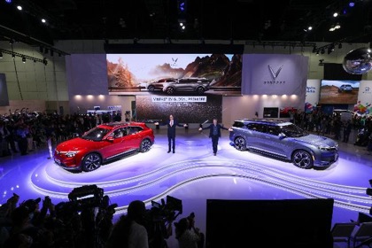 “Soi” chi tiết bộ đôi bom tấn VF e35 và VF e36 vừa chính thức trình làng tại LA Auto Show 2021 - Ảnh 1.