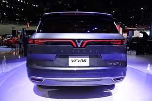 “Soi” chi tiết bộ đôi bom tấn VF e35 và VF e36 vừa chính thức trình làng tại LA Auto Show 2021 - Ảnh 8.