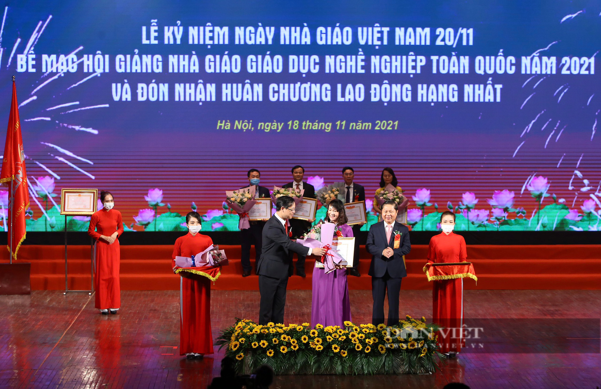 Ngày Nhà giáo Việt Nam 20/11: Tri ân các nhà giáo &quot;Thực tâm – Thực tài – Thực nghề&quot;   - Ảnh 1.