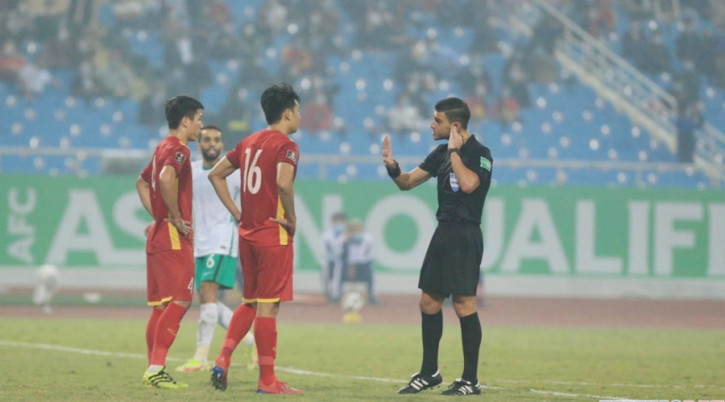 Trọng tài trận Việt Nam vs Saudi Arabia có vấn đề, FIFA vào cuộc? - Ảnh 1.