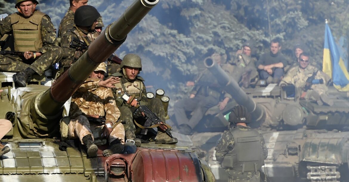 Ukraine ráo riết tìm thêm nguồn vũ khí phương Tây để 'nắn gân' Nga - Ảnh 1.