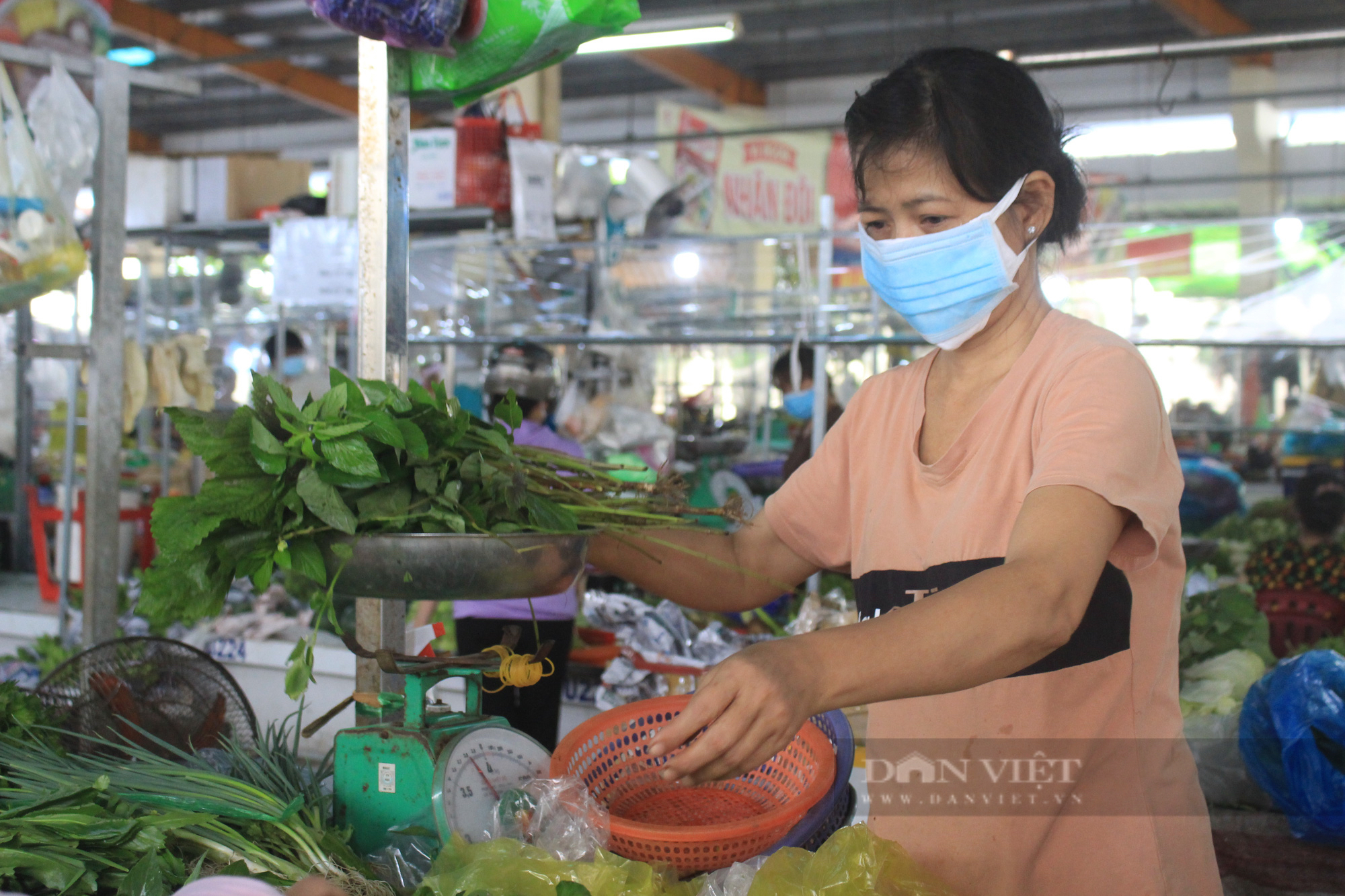 Lo giá nhiều mặt hàng tăng cuối năm và Tết Nguyên đán - Ảnh 1.