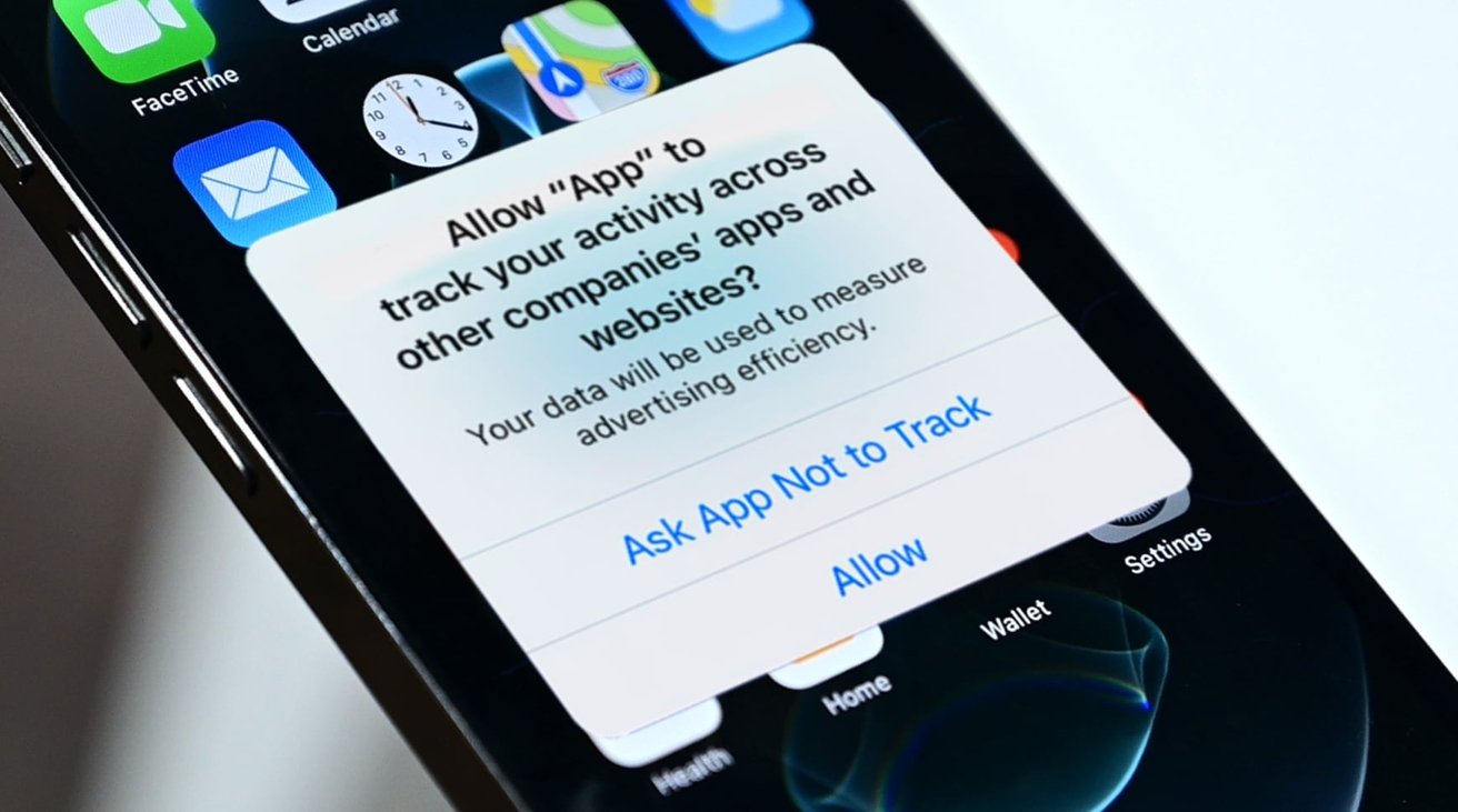 Những thay đổi cho phép người dùng ngăn ứng dụng thu thập dữ liệu của họ trên iPhone và các thiết bị iOS khác đã gây ra rạn nứt giữa Facebook và Apple. Ảnh: @AFP.