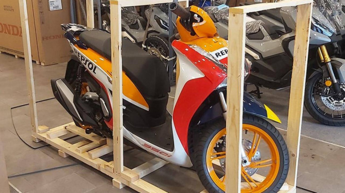 Honda SH 350i Repsol nhập Ý đầu tiên về Việt Nam, giá ngang xe hơi - Ảnh 1.