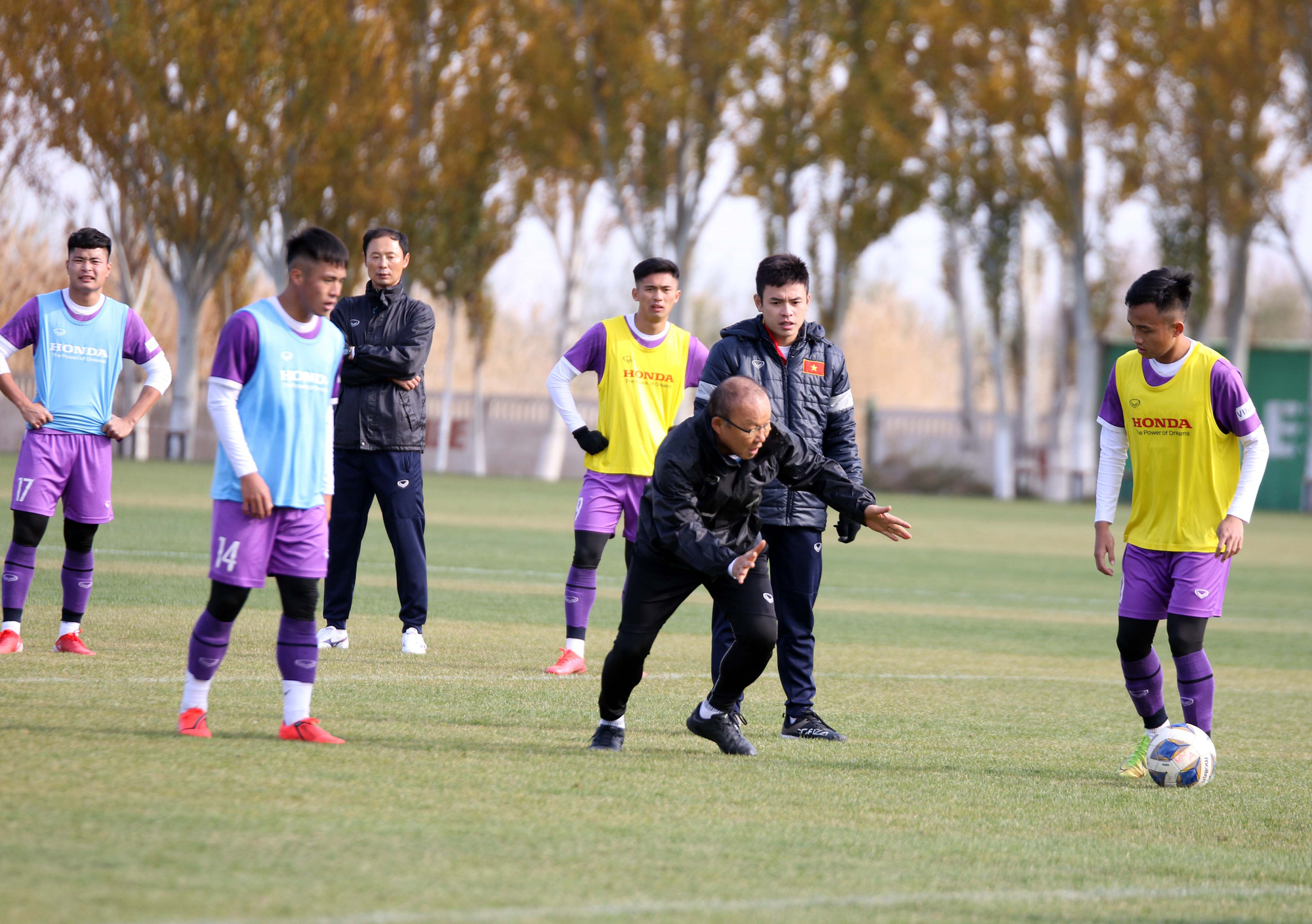 HLV Park đứng trước những lựa chọn khó khăn ở U23 Việt Nam - Ảnh 1.