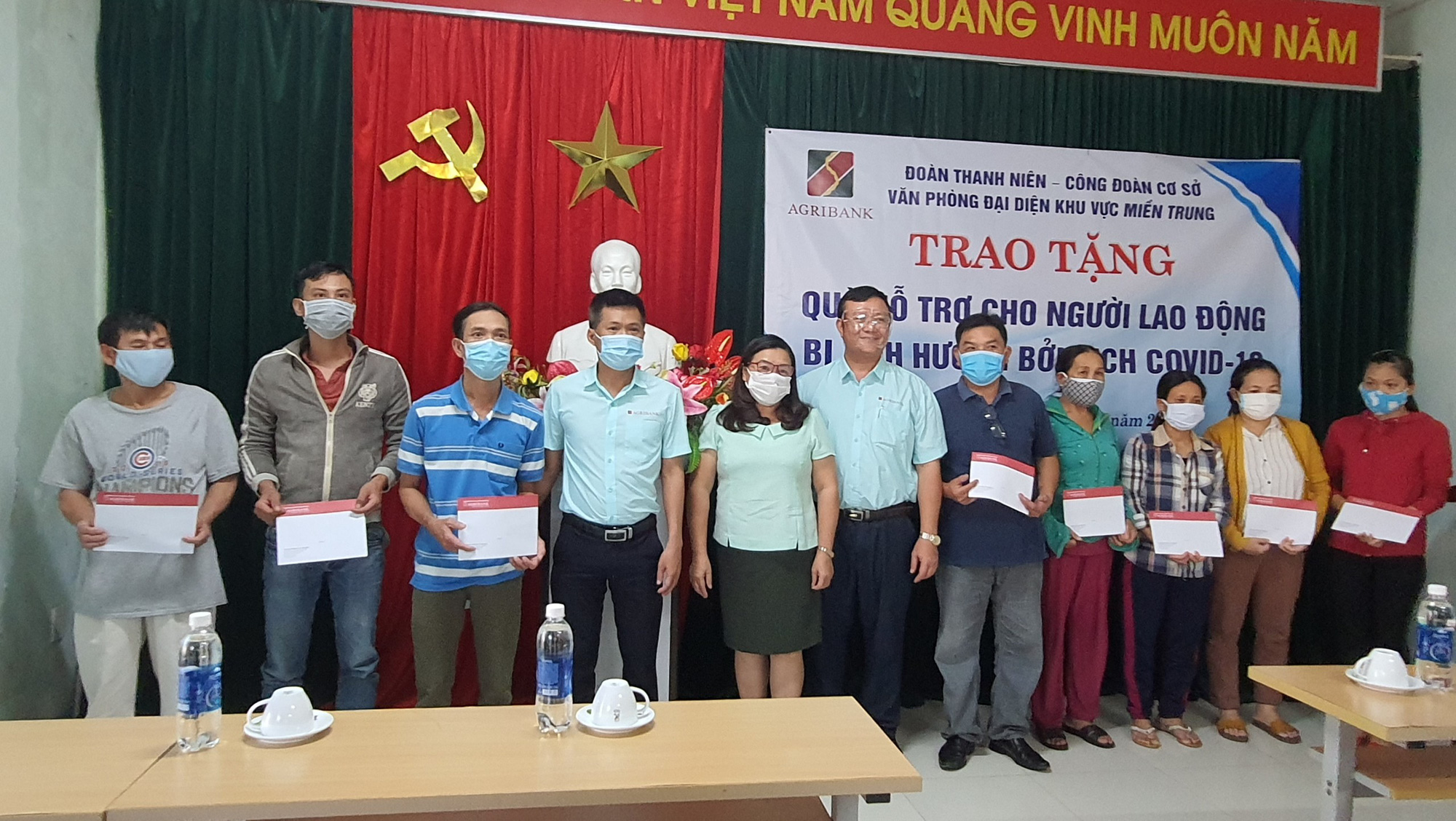 Đà Nẵng: Hàng trăm suất quà yêu thương đến với người lao động có hoàn cảnh khó khăn do ảnh hưởng Covid-19 - Ảnh 5.