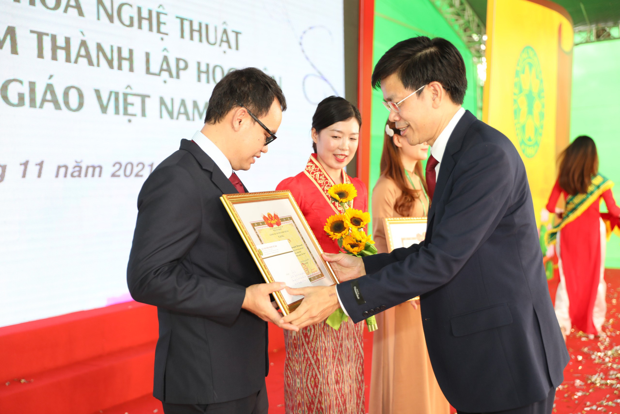 Học viện Nông nghiệp Việt Nam là cảm hứng sáng tác cho nhiều tác giả - Ảnh 2.