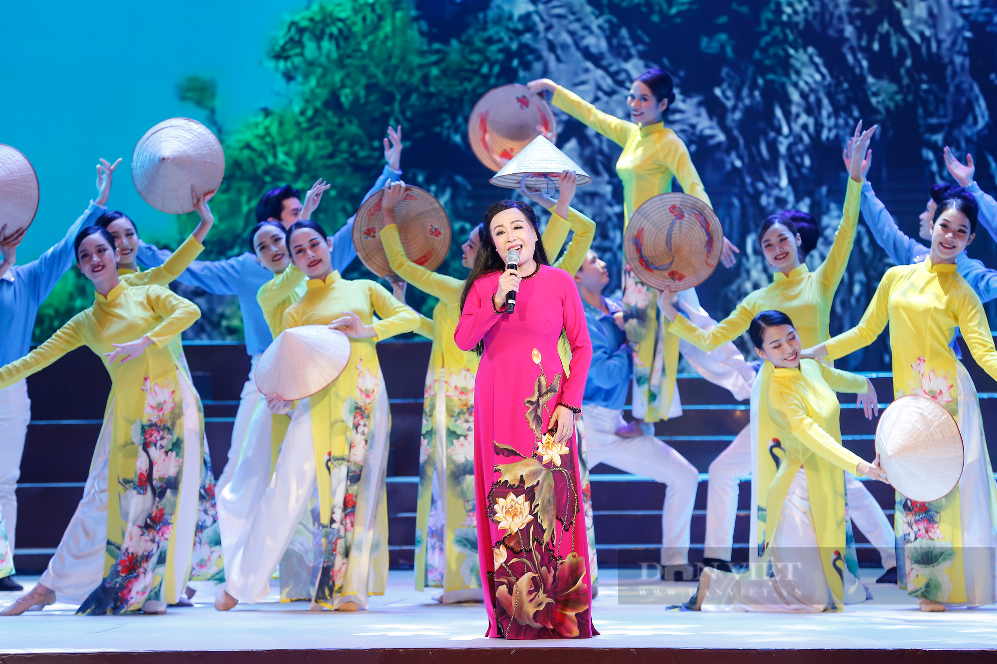 Thủ tướng Phạm Minh Chính dự chương trình nghệ thuật đặc biệt ''Niềm tin và khát vọng'' - Ảnh 14.