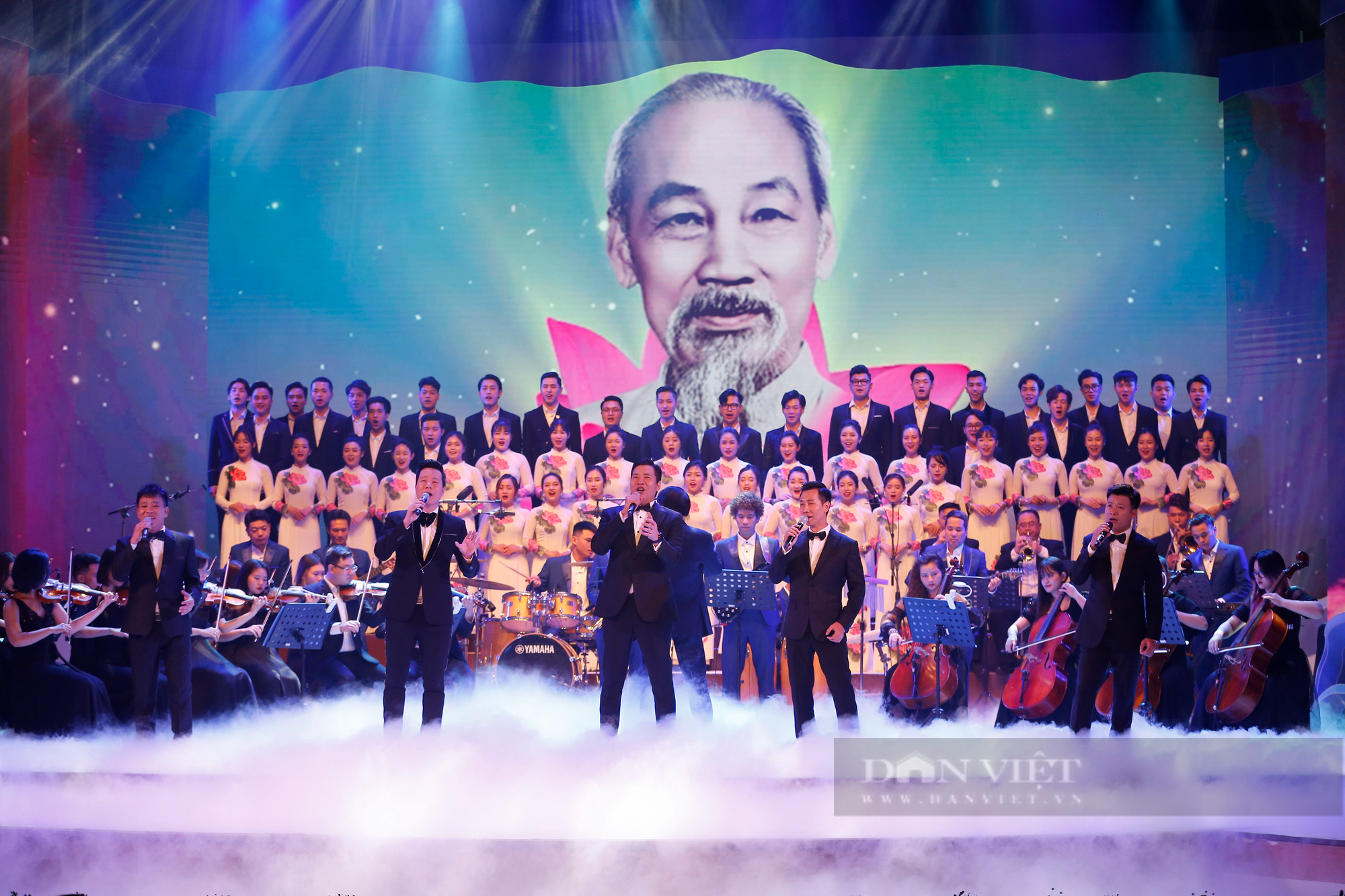 Thủ tướng Phạm Minh Chính dự chương trình nghệ thuật đặc biệt ''Niềm tin và khát vọng'' - Ảnh 15.
