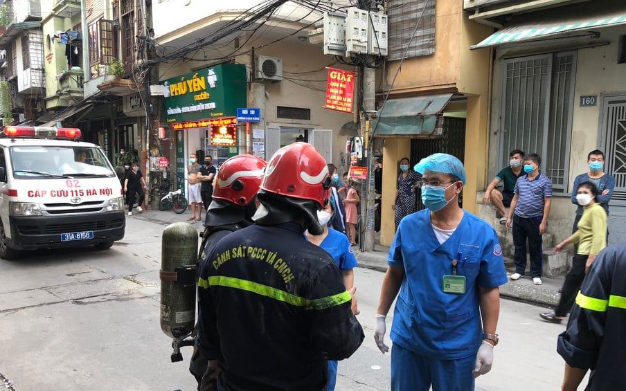 Hà Nội: Nghi bị đốt nhà do mâu thuẫn với hàng xóm, người đàn ông bỏng nặng phải cấp cứu