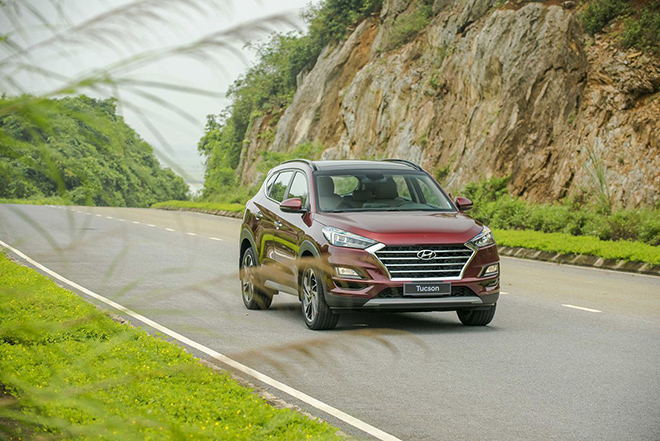 Hyundai Tucson giảm giá dọn kho, giá lăn bánh tháng 11/2021 là bao nhiêu? - Ảnh 1.