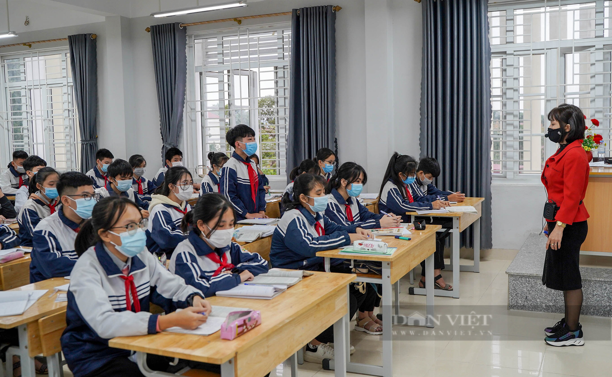 Buổi học đầu tiên của học sinh lớp 9 ở 17 huyện, thị xã của Hà Nội - Ảnh 2.