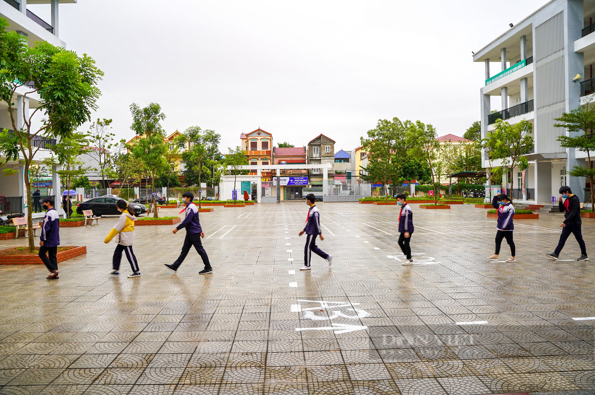 Buổi học đầu tiên của học sinh lớp 9 ở 17 huyện, thị xã của Hà Nội - Ảnh 7.