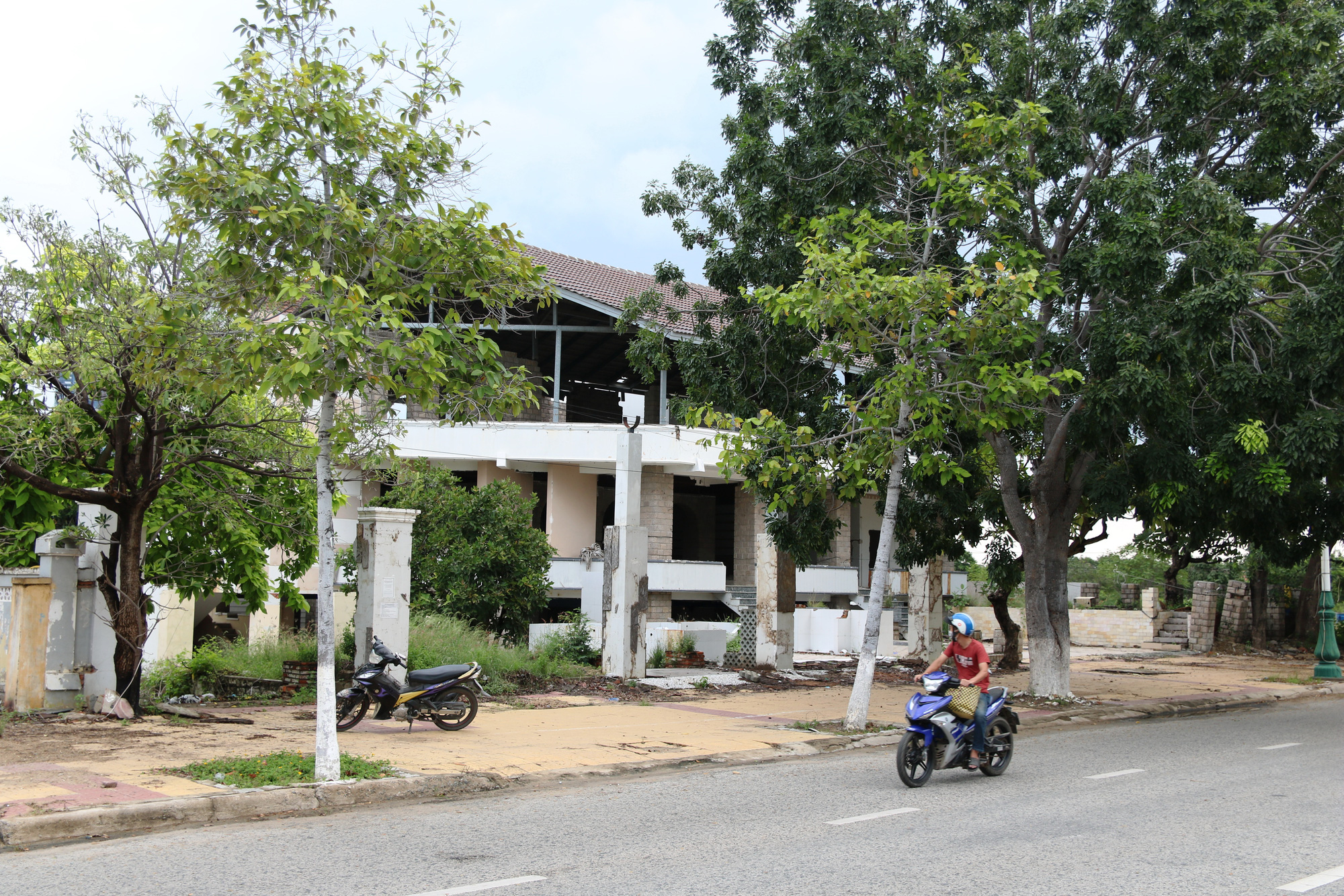 &quot;Bí ẩn&quot;ngôi nhà hoang nơi phát hiện thi thể nữ Phó chủ tịch phường ở Ninh Thuận - Ảnh 3.
