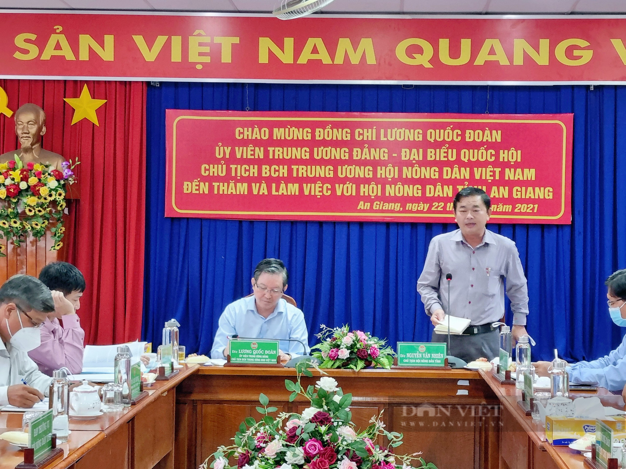 Chủ tịch Hội Nông dân Việt Nam Lương Quốc Đoàn đã đến thăm và làm việc với Hội Nông dân tỉnh An Giang - Ảnh 1.