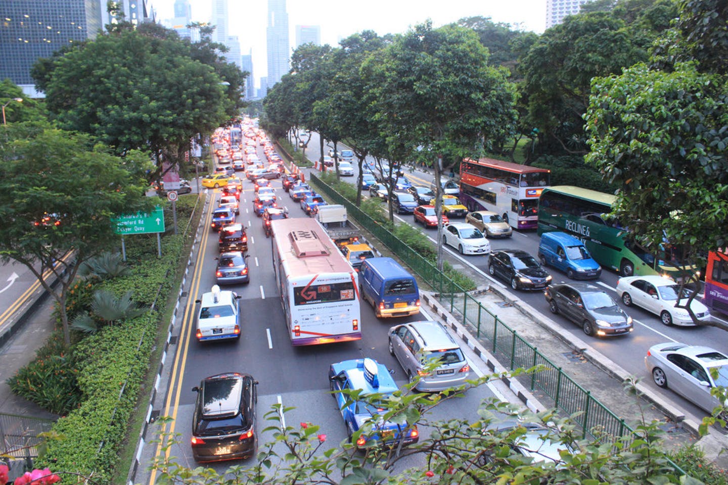 Công nghệ có thể biến Singapore trở thành một thành phố ô tô thông minh. Ảnh: @AFP.