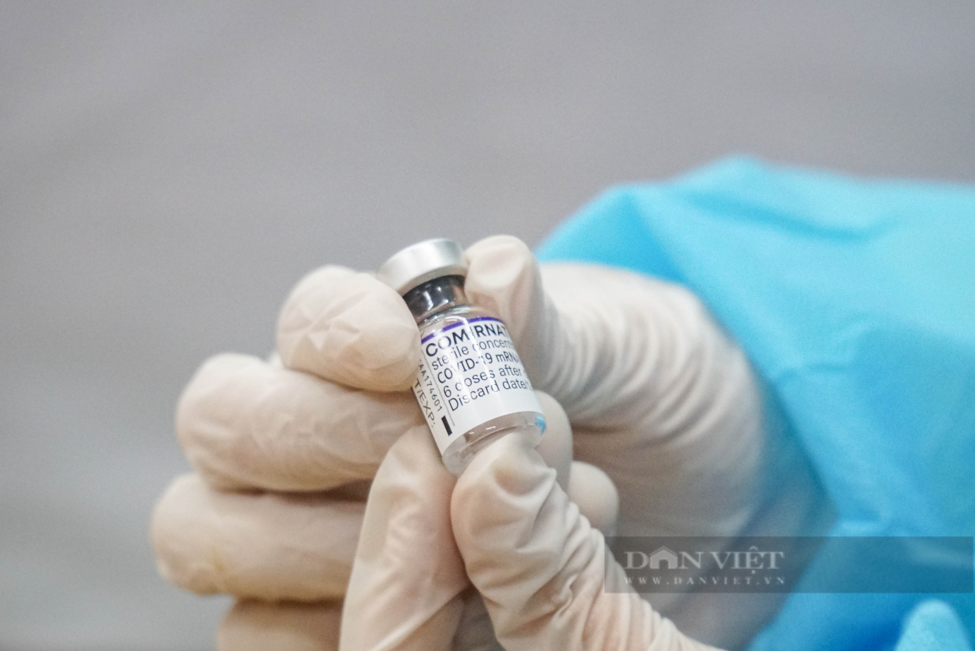 Những mũi tiêm vaccine đầu tiên cho trẻ dưới 18 tại Hà Nội - Ảnh 10.