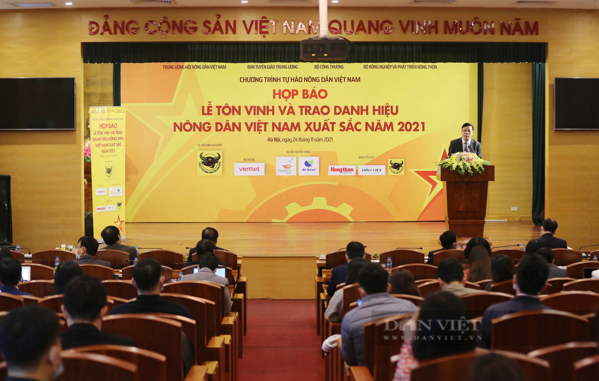 Toàn cảnh họp báo Lễ tôn vinh và trao danh hiệu Nông dân Việt Nam xuất sắc năm 2021 - Ảnh 1.