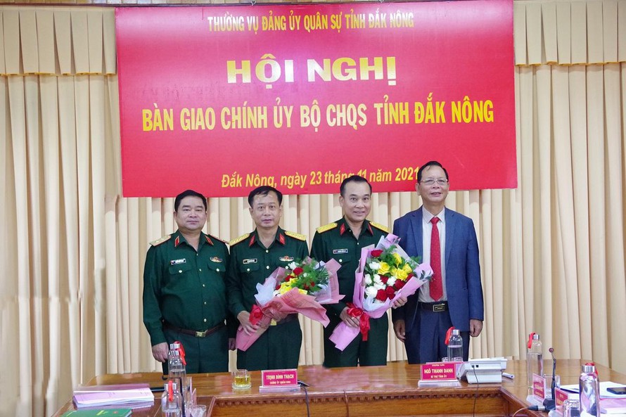 Bộ Quốc phòng bổ nhiệm Chính ủy Bộ Chỉ huy Quân sự tỉnh Đắk Nông - Ảnh 1.