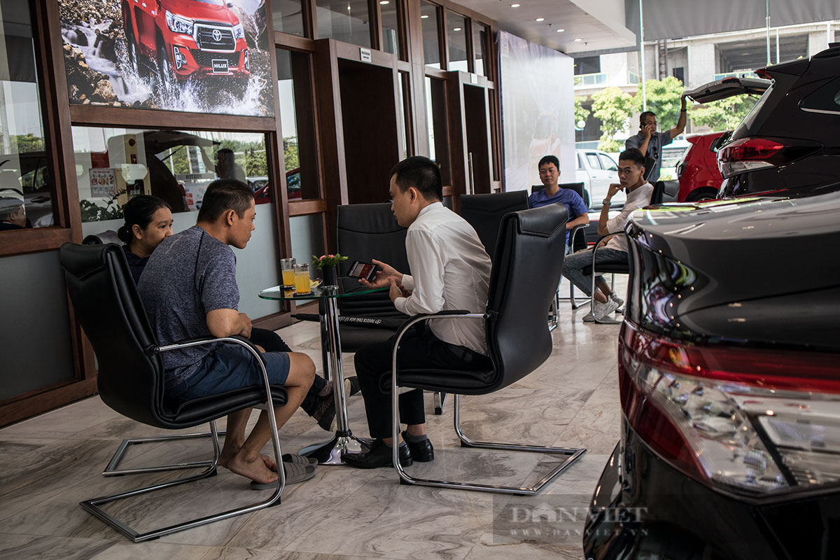Thị trường ô tô Việt đã phục hồi ra sao khi giảm 50% lệ phí trước bạ - Ảnh 2.