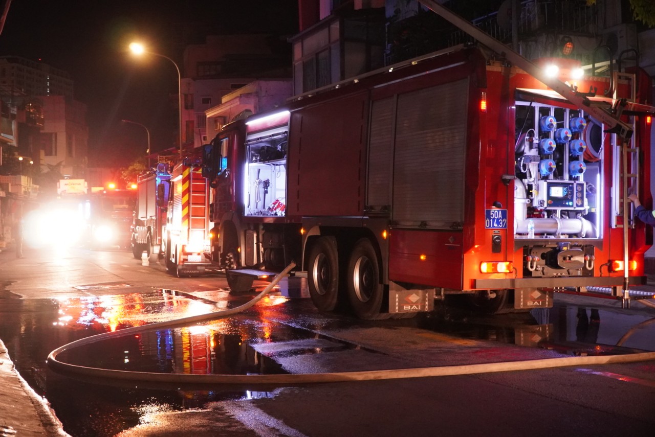 TP.HCM liên tục xảy ra các vụ cháy lớn: Người dân cần thay đổi suy nghĩ, cách sinh hoạt - Ảnh 4.