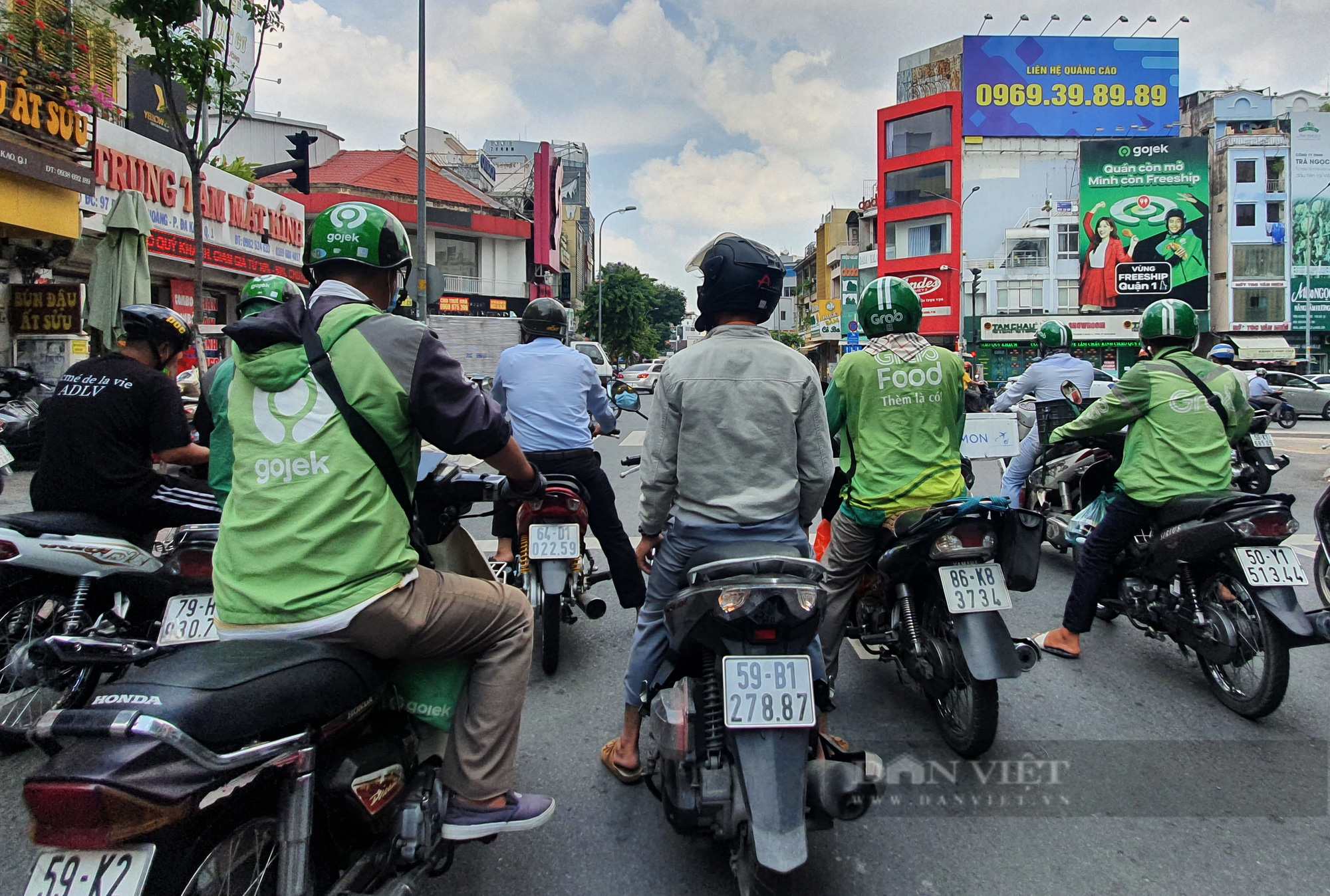 Tài xế xe ôm công nghệ chật vật trở lại: Thu nhập giảm, quay cuồng trong bão giá - Ảnh 3.