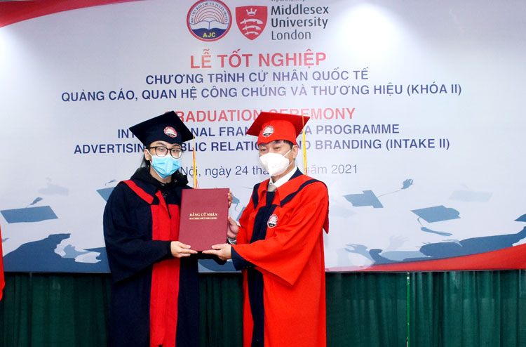 Giám đốc Học viện Báo chí và Tuyên truyền: Xu hướng sinh viên đi du học &quot;tại chỗ&quot; - Ảnh 2.