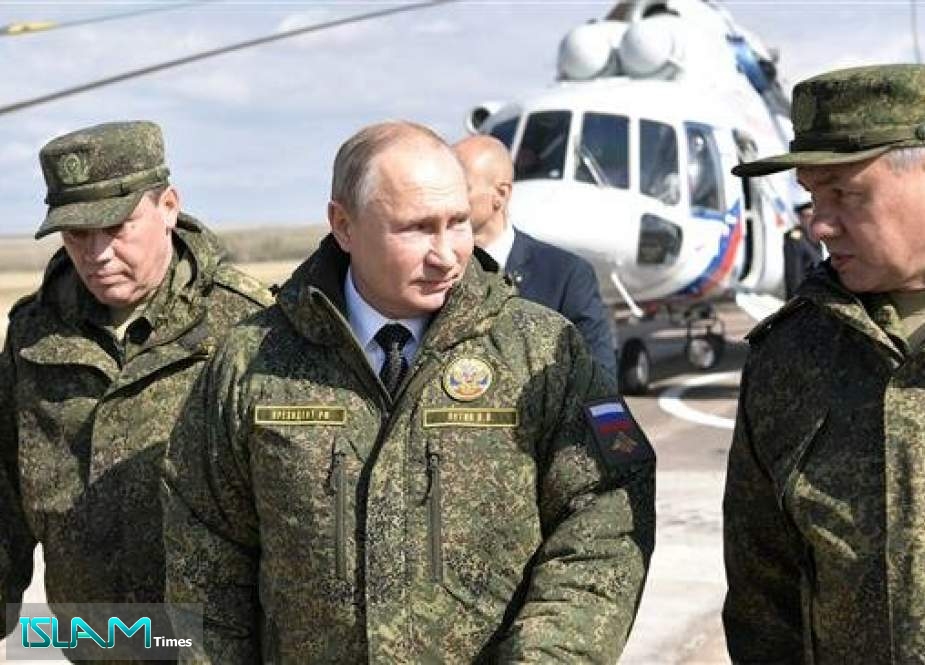 Tổng tư lệnh Putin &quot;cực ngầu&quot; khi mặc quân phục - Ảnh 4.
