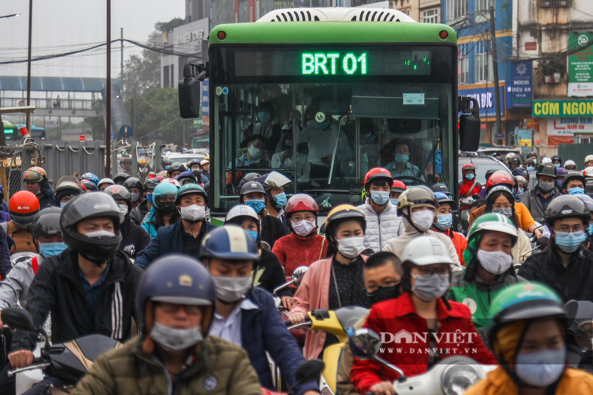 Hà Nội tiếp tục duy trì hay dừng buýt nhanh BRT Yên Nghĩa - Kim Mã? - Ảnh 2.
