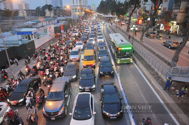 Hà Nội tiếp tục duy trì hay dừng buýt nhanh BRT Yên Nghĩa - Kim Mã? - Ảnh 1.