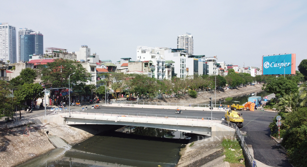 Chiêm ngưỡng cây cầu bắc qua sông Tô Lịch gần 38 tỷ đồng nối 2 quận ở Hà Nội - Ảnh 4.