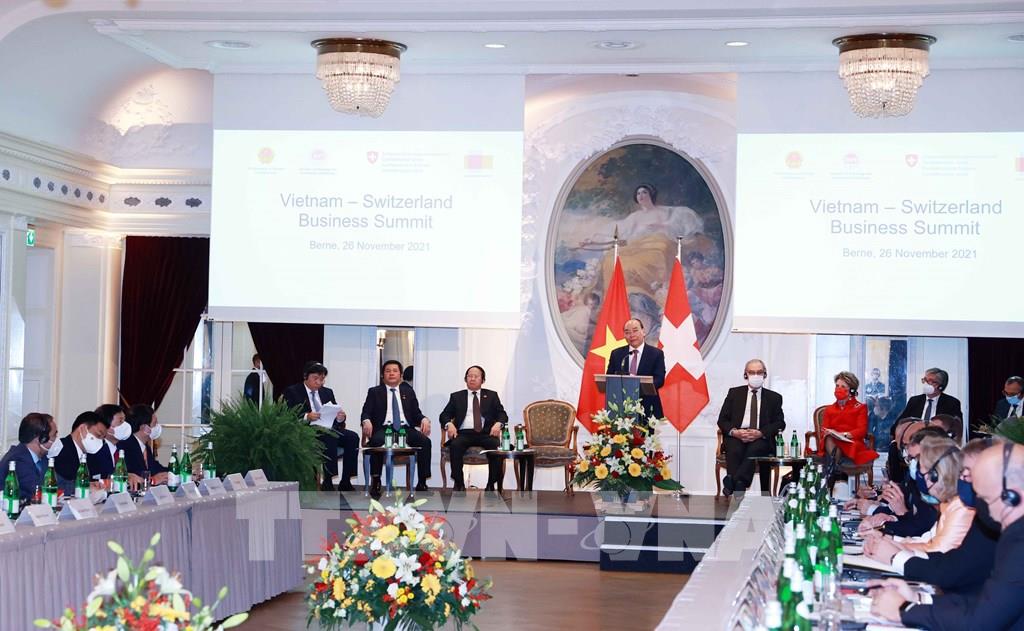 Chủ tịch nước Nguyễn Xuân Phúc và và Tổng thống Guy Parmelin đồng chủ trì Diễn đàn doanh nghiệp Việt Nam – Thụy Sỹ - Ảnh 2.