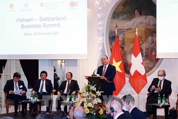 Chủ tịch nước Nguyễn Xuân Phúc và và Tổng thống Guy Parmelin đồng chủ trì Diễn đàn doanh nghiệp Việt Nam – Thụy Sỹ - Ảnh 1.