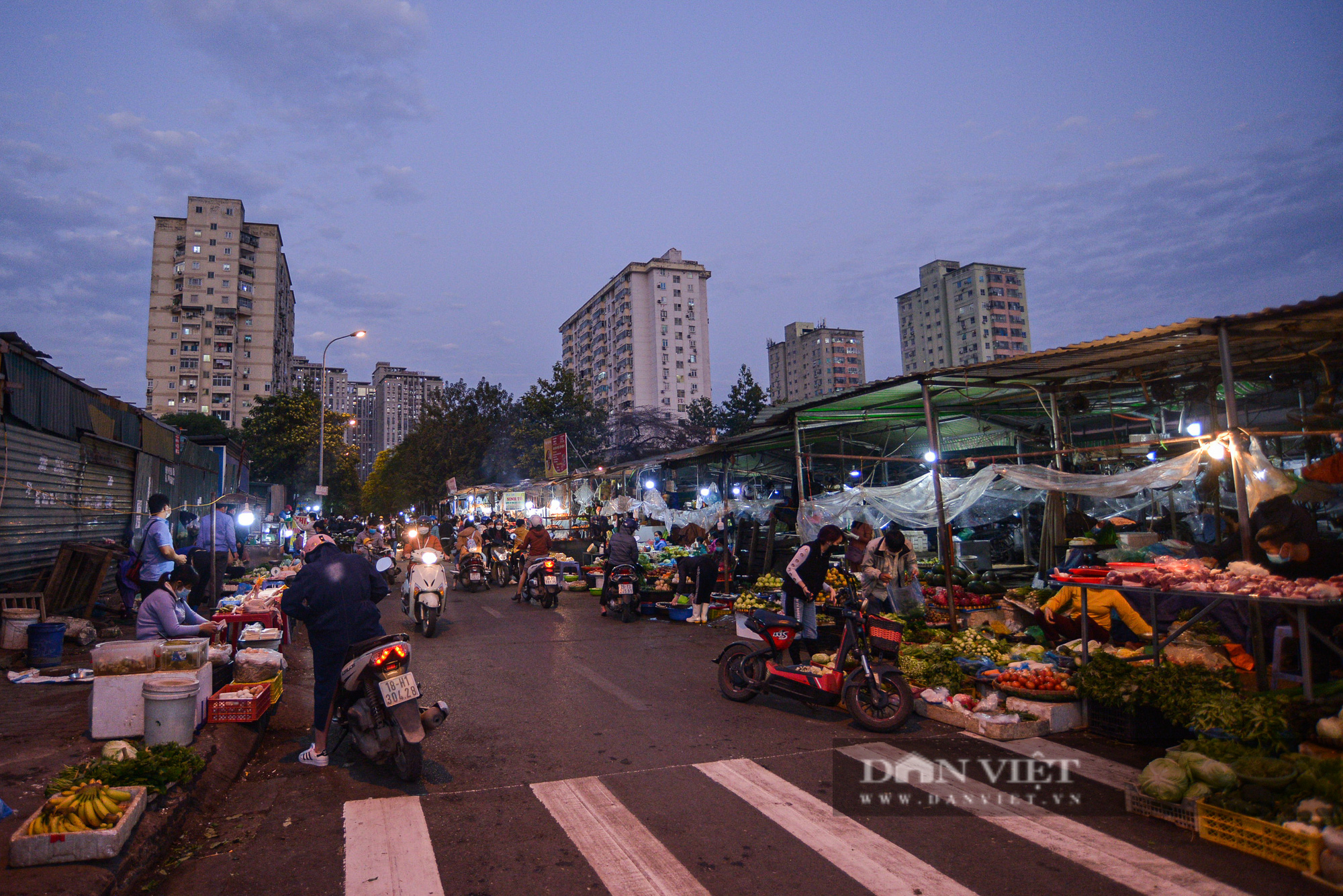 Hà Nội: Dịch chưa yên người dân vội chủ quan, lơ là - Ảnh 1.