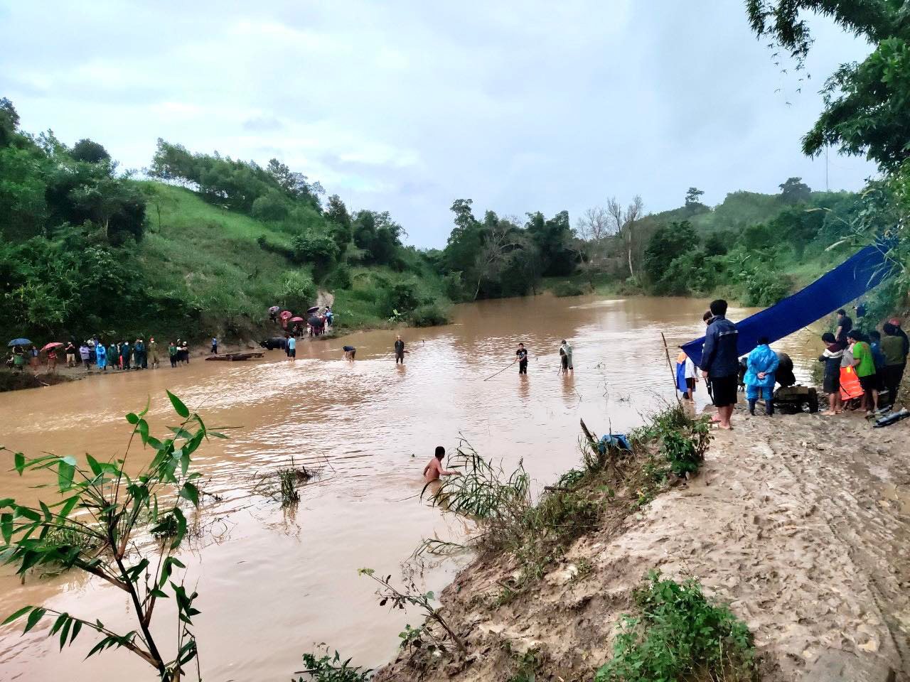 Đắk Lắk: Bị nước lũ cuốn trôi, thi thể người phụ nữ được tìm thấy tại lòng hồ thủy lợi Krông Pách thượng - Ảnh 1.