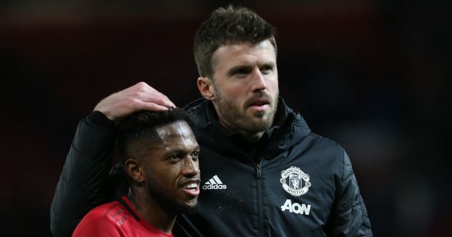 Michael Carrick sôi tiết với trọng tài vì thổi phạt đền cho Chelsea - Ảnh 1.