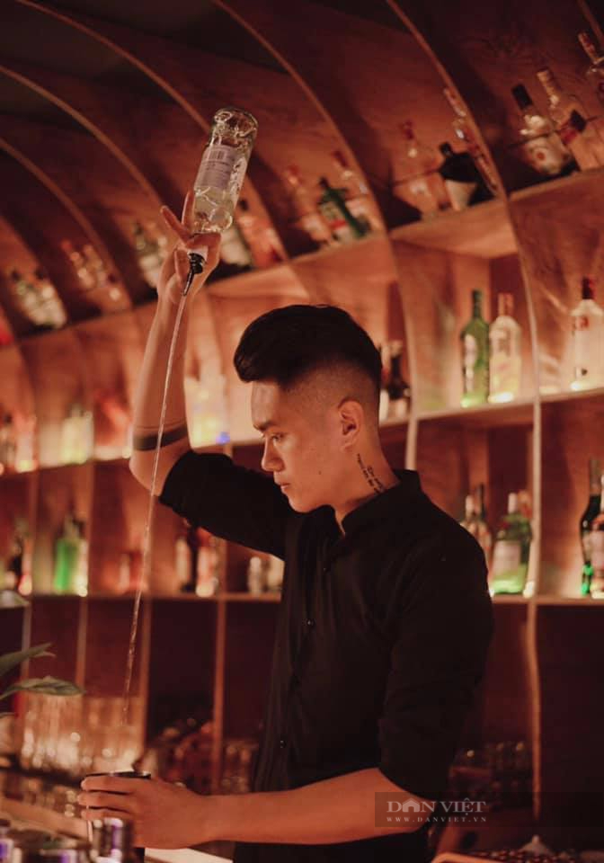 Nguyễn Đàm Quí hiện đang là một mixologist tại The  9th Zone Cocktail Bar - Hải Phòng