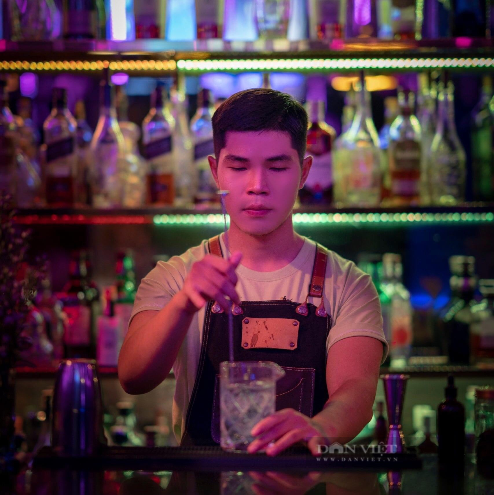 Hồng Phúc học làm bartender ngay khi mới vào năm nhất đại học