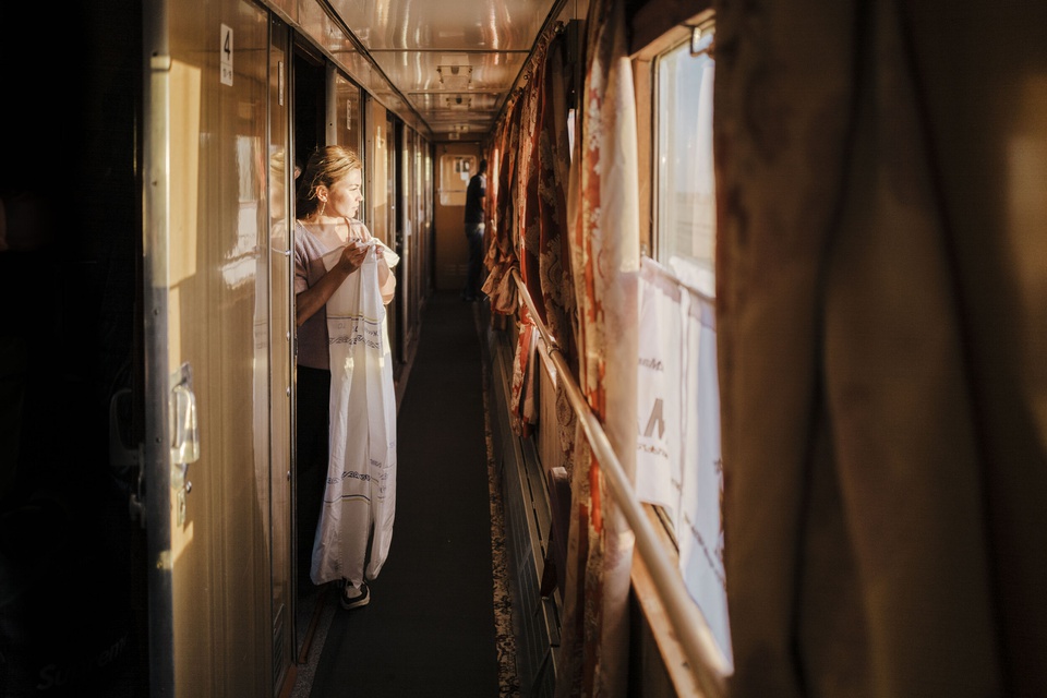 Cuộc sống trên chuyến tàu cách Việt Nam hơn 5.000 km - Ảnh 1.