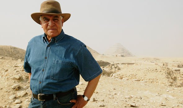 Các nhà khoa học tranh cãi về sự tồn tại của tượng nhân sư khổng lồ gần Đại kim tự tháp Giza - Ảnh 2.