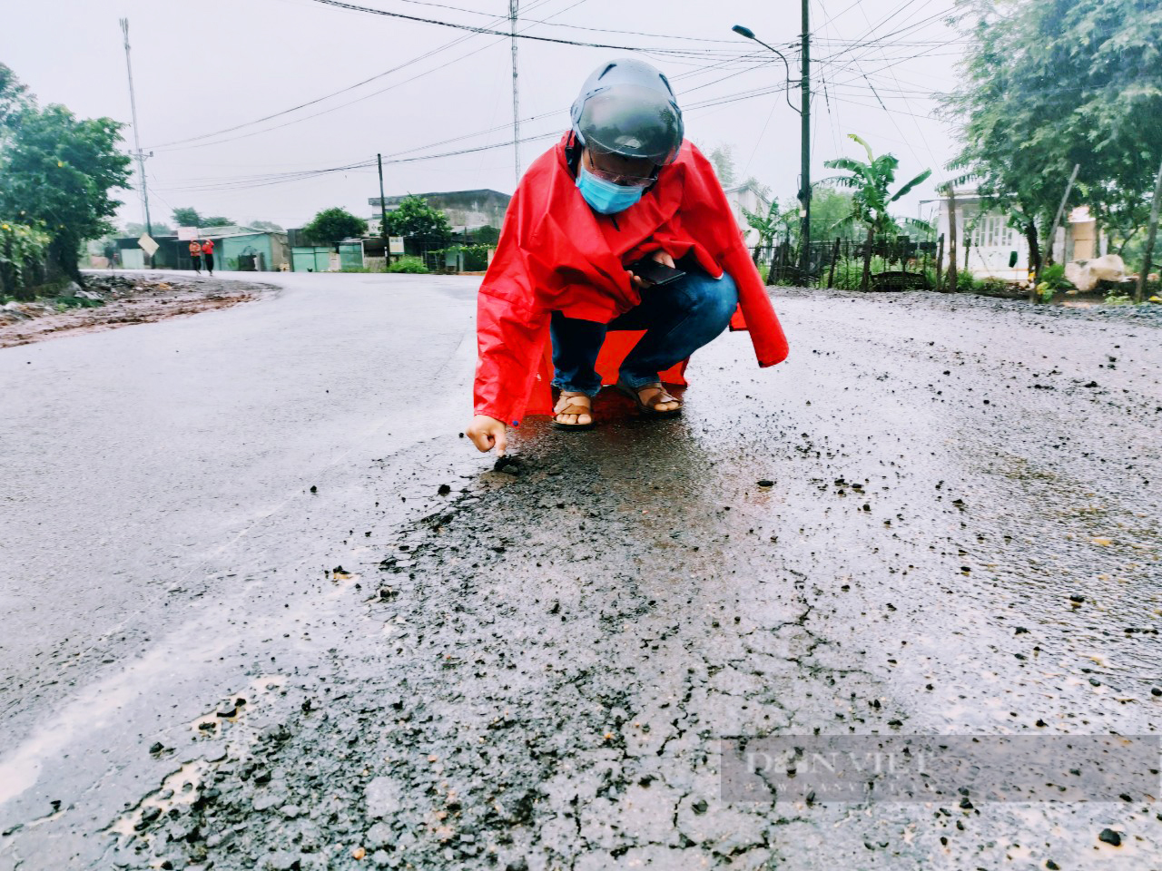 Đường trăm tỷ vá chằng, vá đụp ở Gia Lai: Nguyên nhân do xe chở vật liệu điện gió - Ảnh 4.